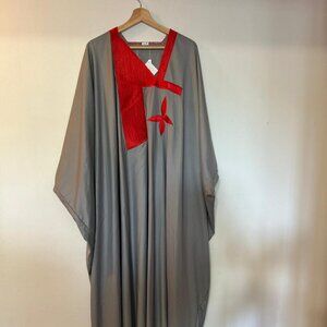 Caftan gris détails rouges - Robe longue moderne chic